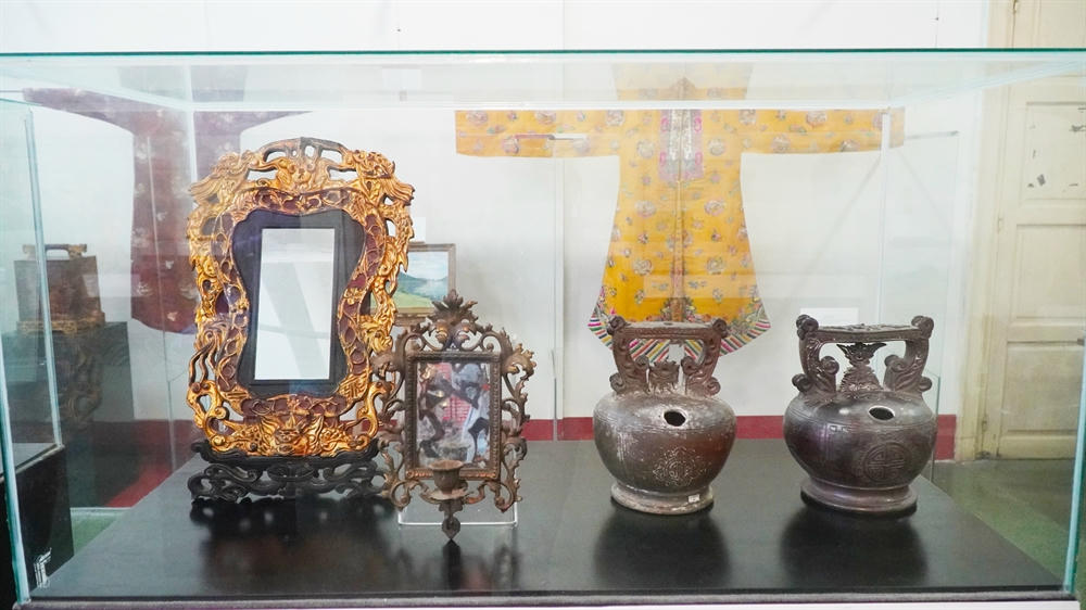 Không gian trưng bày các hiện vật tại triển lãm. 