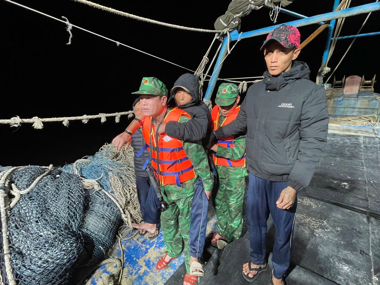 Biên phòng TP Hải Phòng hỗ trợ thuyền viên bị tai nạn lao động trên biển
