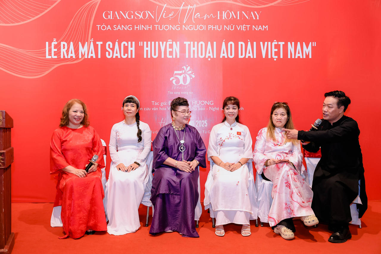 Bàn tròn giao lưu Huyền thoại Áo áo dài Việt Nam.