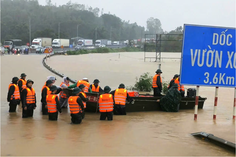 Mưa lũ lịch sử tại miền Trung, 50 người thiệt mạng và mất tích