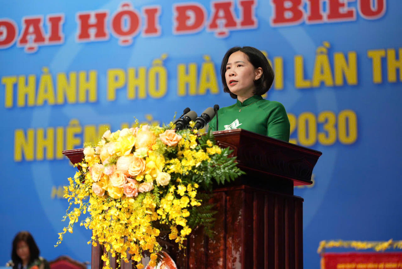 Chủ tịch Hội LHPN TP Hà Nội Lê Kim Anh phát biểu khai mạc Đại hội. (Ảnh trong bài: Hội&nbsp;LHPN TP Hà Nội)