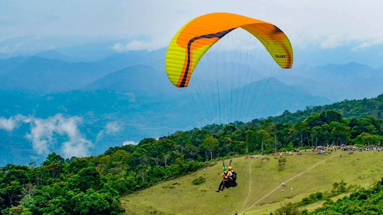 Ngoài thóc lúa, mùa vàng đem đến cho người dân Hồng Thái cơ hội phát triển du lịch, có thêm thu nhập.