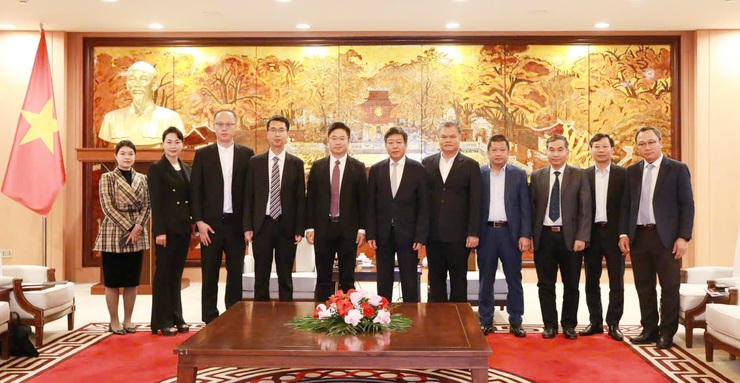 Các đại biểu chụp ảnh lưu niệm tại buổi tiếp.