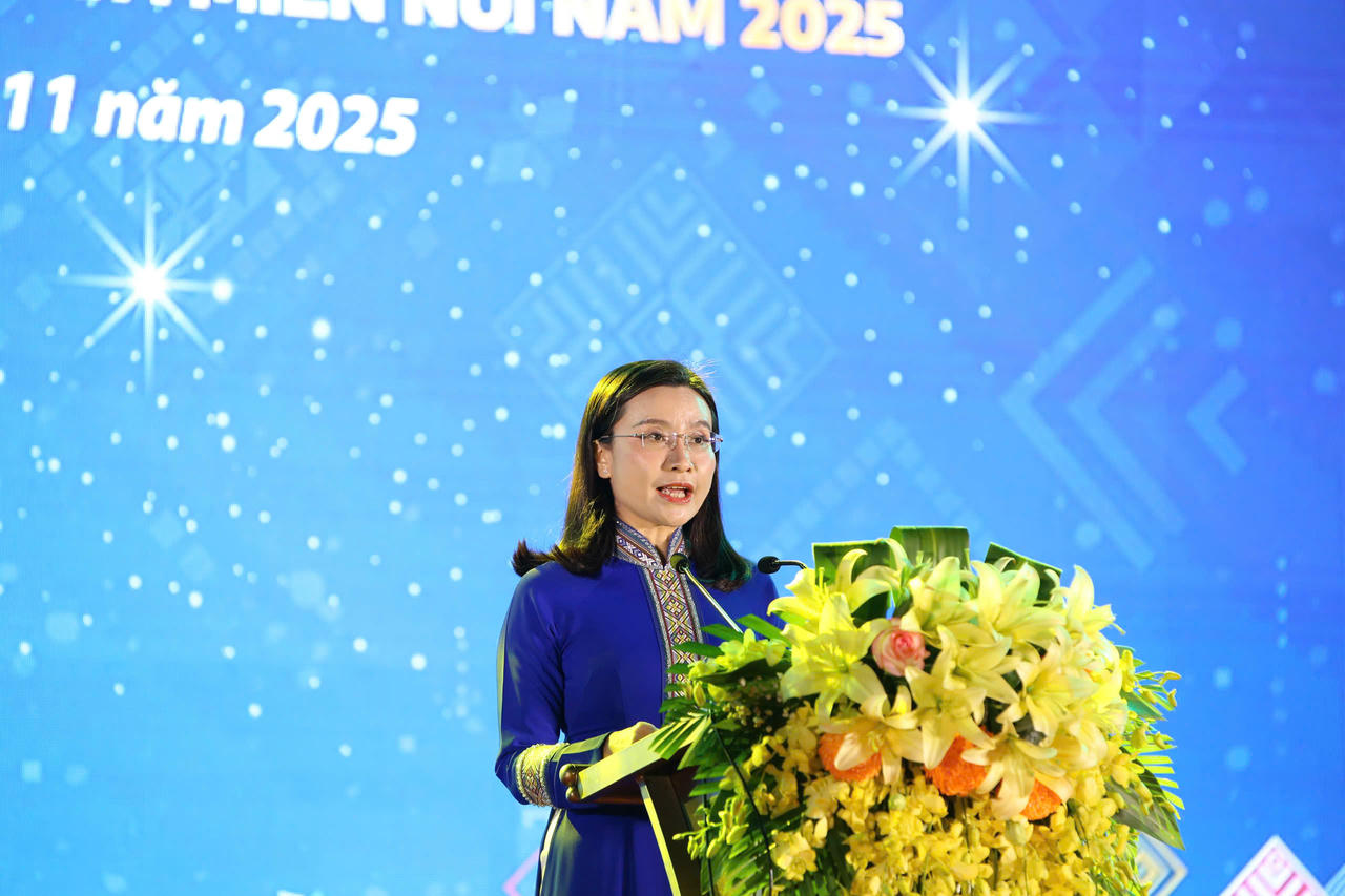 Bà Nguyễn Phạm Duy Trang, Bí thư Ban chấp hành Trung ương Đoàn, Chủ tịch Hội đồng Đội Trung ương phát biểu tại buổi lễ. (Nguồn: Đ. Hải)