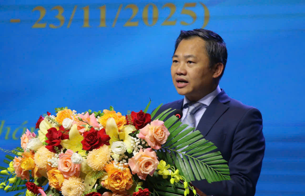 Chủ tịch UBND tỉnh Sơn La Nguyễn Đình Việt phát biểu tại buổi lễ.