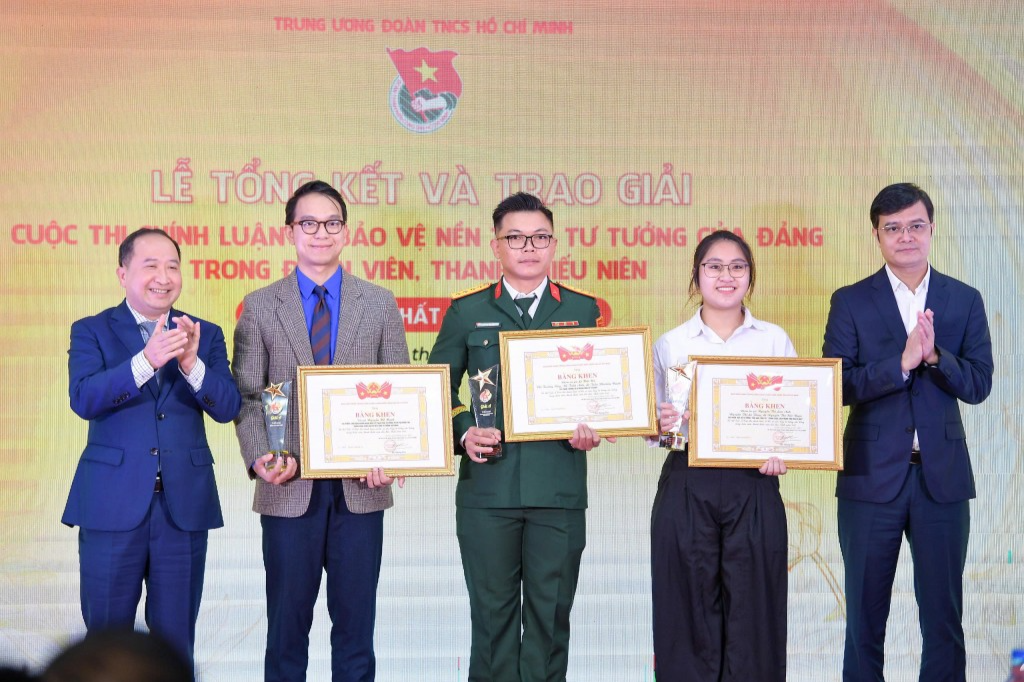 Bản lĩnh “sức đề kháng số” của thanh niên thời đại AI