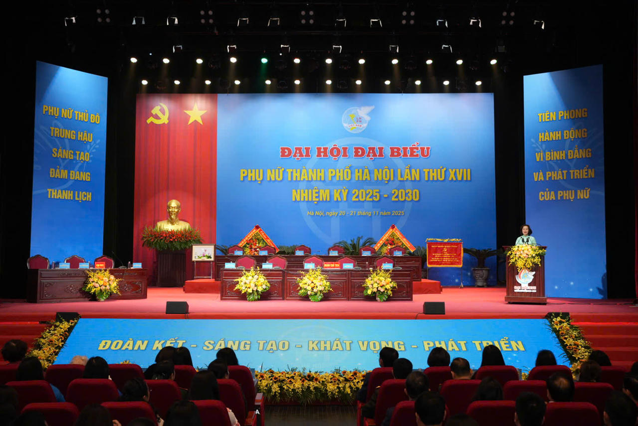Bà Phạm Thị Thanh Hương -&nbsp;Phó Chủ tịch Thường trực Hội LHPN TP Hà Nội khóa XVI  tóm tắt Báo cáo chính trị của Đại hội.
