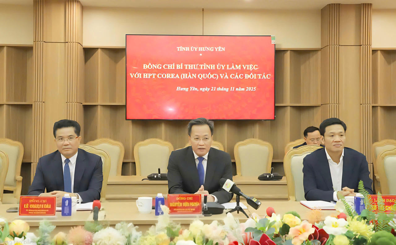 Ông Nguyễn Hữu Nghĩa, Bí thư Tỉnh ủy phát biểu tại buổi làm việc.