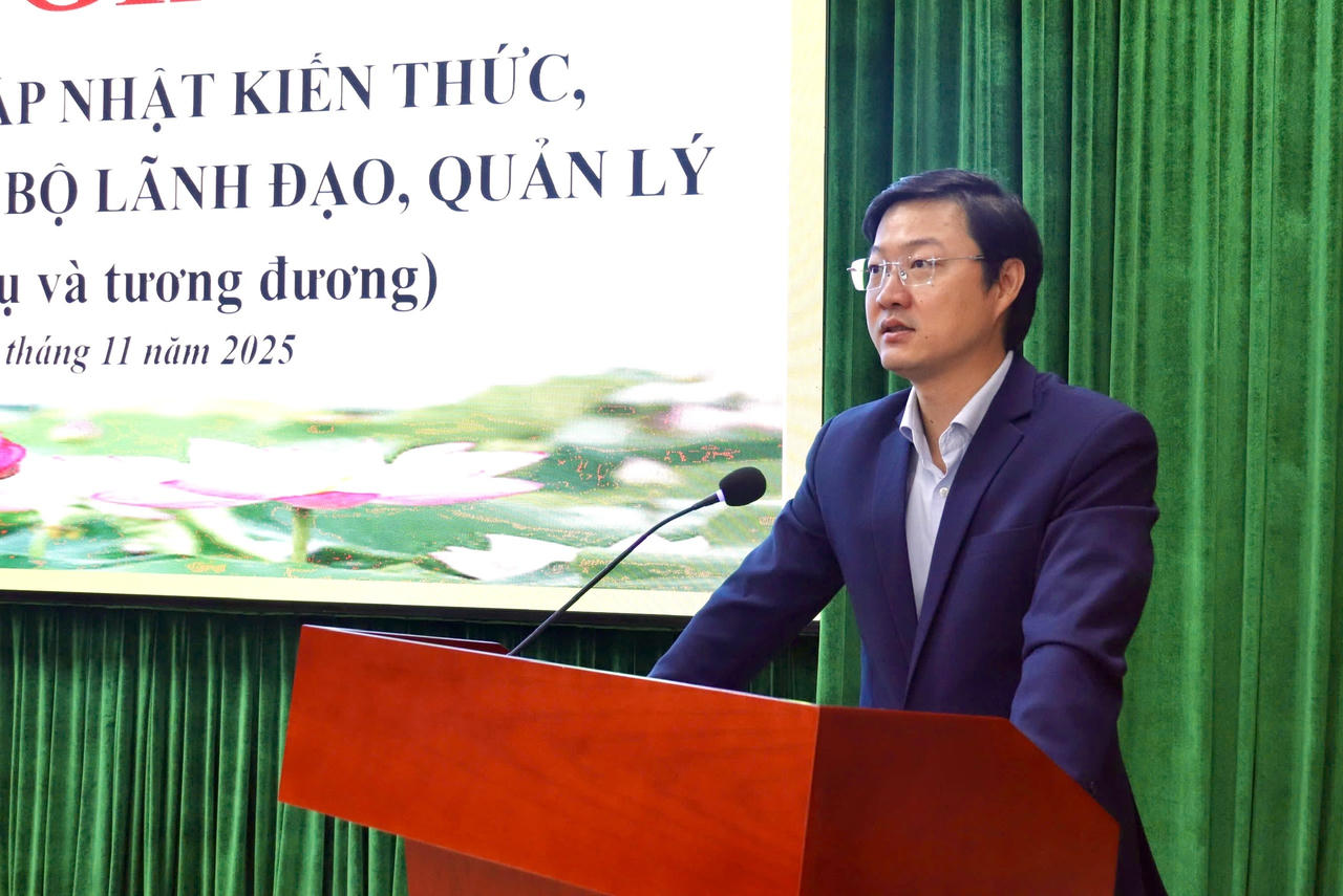 Ông Trần Quang Phú, Phó Vụ trưởng Vụ Quản lý Đào tạo, bồi dưỡng phát biểu.