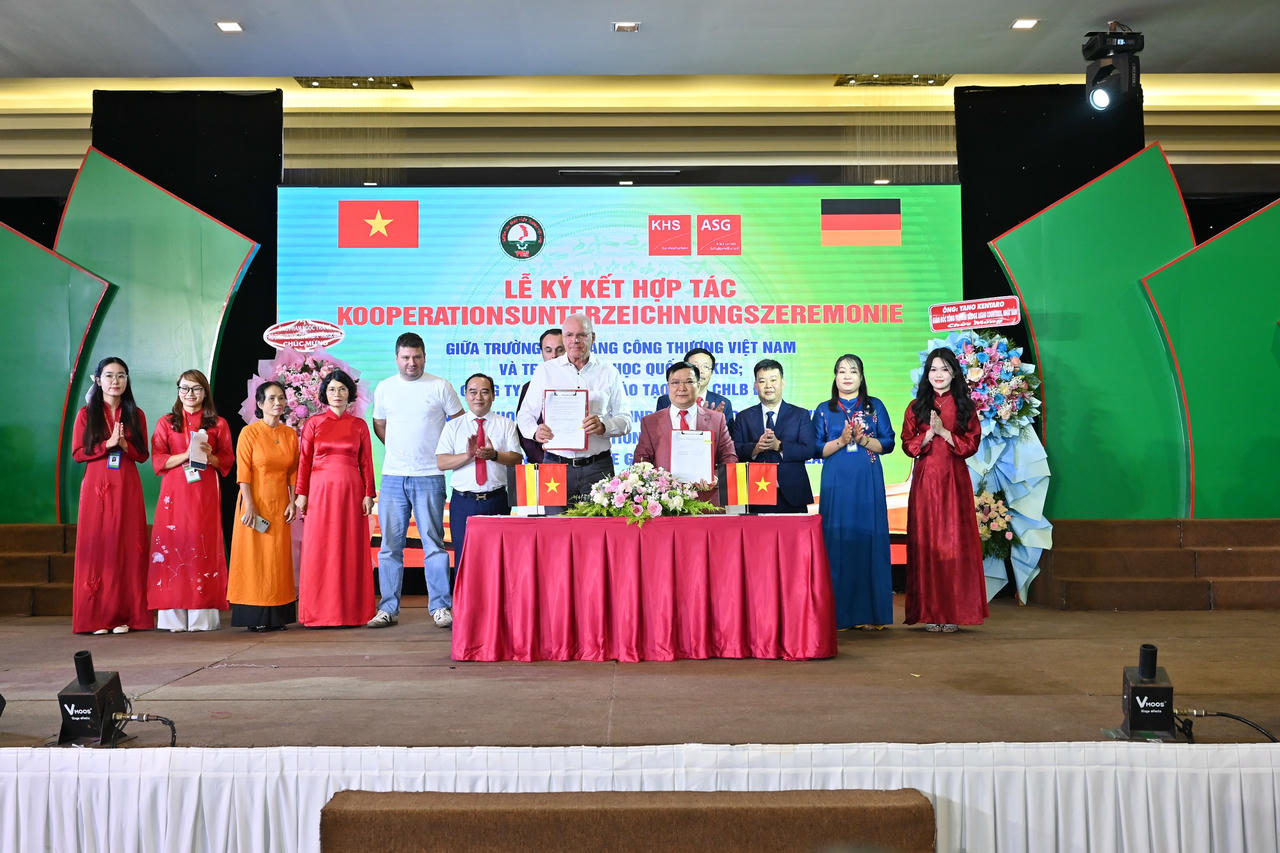 Lễ Ký kết hợp tác giữa trường Cao đẳng Công thương Việt Nam
và Trường Đại học Quốc tế KHS, CHLB Đức