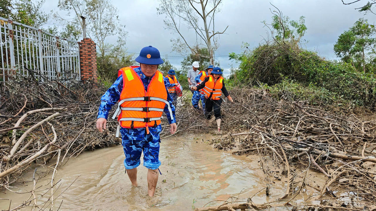 Bộ Tư lệnh Vùng Cảnh sát biển 2: "Mệnh lệnh từ trái tim" giữa dòng nước lũ dâng cao