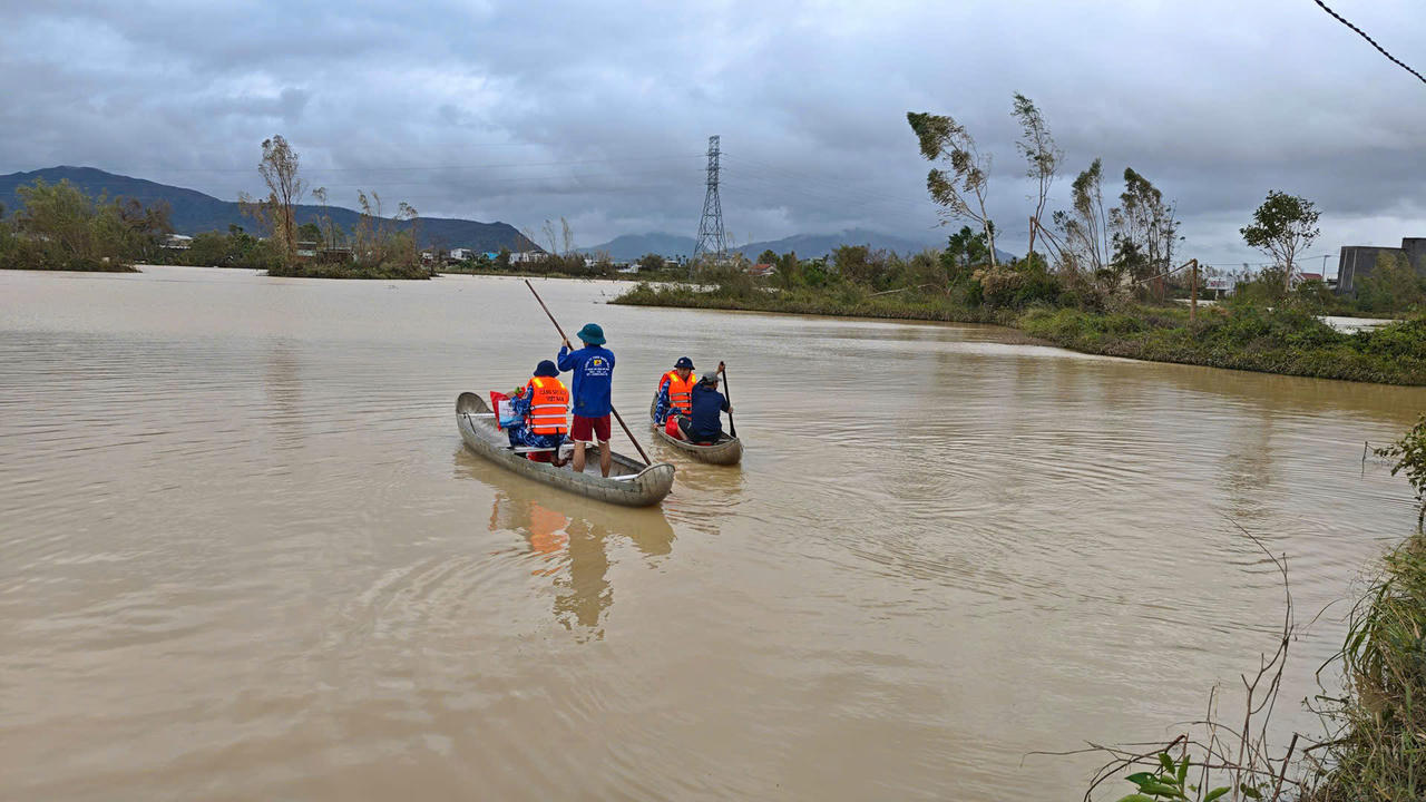 Bộ Tư lệnh Vùng Cảnh sát biển 2: "Mệnh lệnh từ trái tim" giữa dòng nước lũ dâng cao