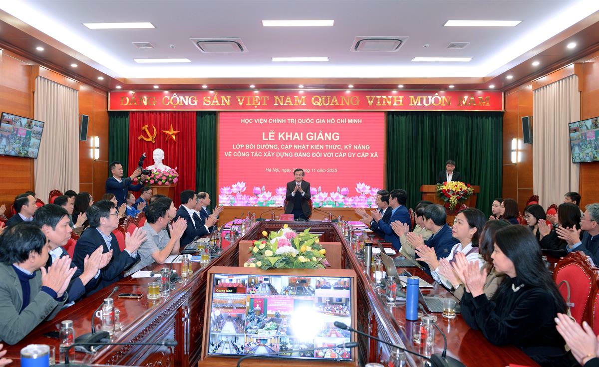 Đổi mới tư duy lãnh đạo, nâng cao năng lực đội ngũ cán bộ cơ sở