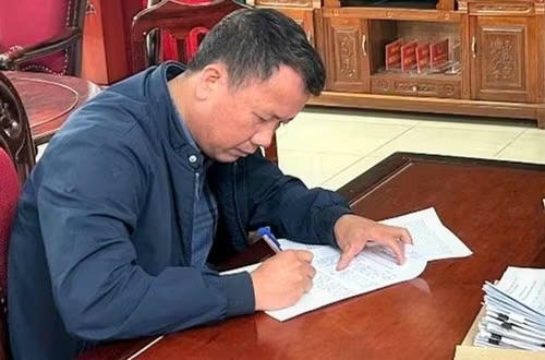 Bắt tạm giam 1 chuyên viên Phòng Kinh tế hạ tầng và đô thị 
