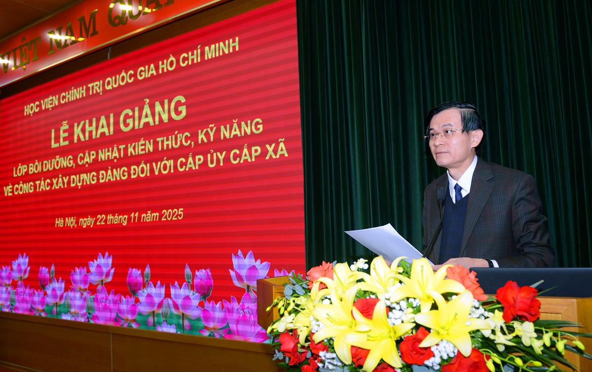 PGS,TS Đoàn Minh Huấn, Ủy viên Trung ương Đảng, Phó Giám đốc thường trực Học viện phát biểu tại buổi lễ. Ảnh: hcma.vn