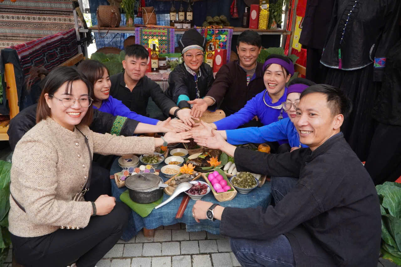 Hội thi đã mang đến một không gian văn hóa ẩm thực rực rỡ, đậm hơi thở núi rừng