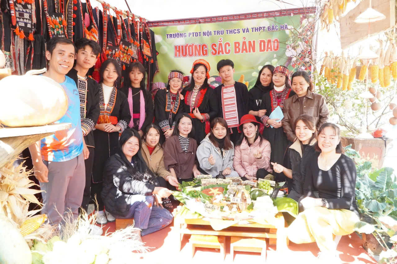 Hội thi quy tụ 11 đội đến từ các cơ quan, đơn vị, doanh nghiệp và câu lạc bộ trên địa bàn xã Bắc Hà