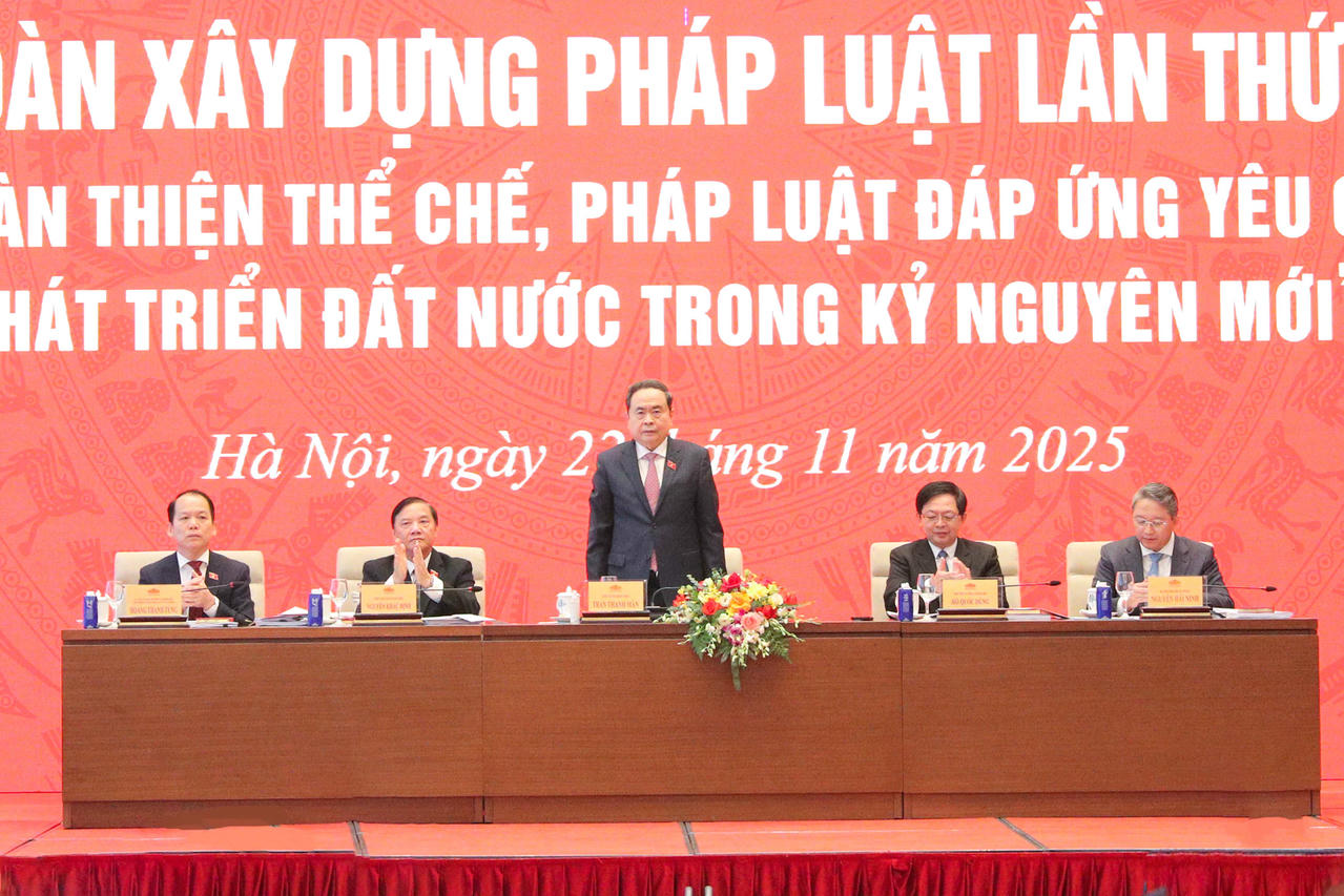 Tham dự và chủ trì Diễn đàn có Chủ tịch Quốc hội Trần Thanh Mẫn; Phó Chủ tịch Quốc hội Nguyễn Khắc Định; Phó Thủ tướng Chính phủ Hồ Quốc Dũng; Chủ nhiệm Ủy ban Pháp luật và Tư pháp Hoàng Thanh Tùng; Bộ trưởng Bộ Tư pháp Nguyễn Hải Ninh.