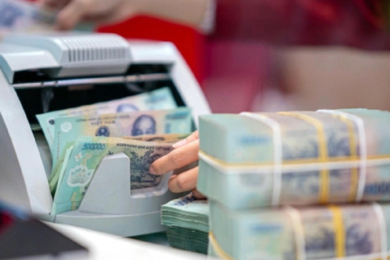 Nhiều ngân hàng đồng loạt tìm cách huy động tiền gửi dịp cuối năm
