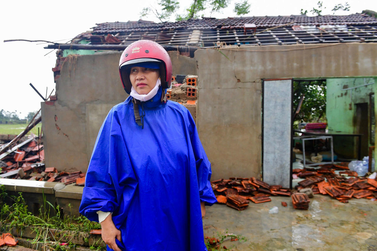 Một căn nhà tan hoang sau mưa lũ. 
(Ảnh: Thanh Tùng)