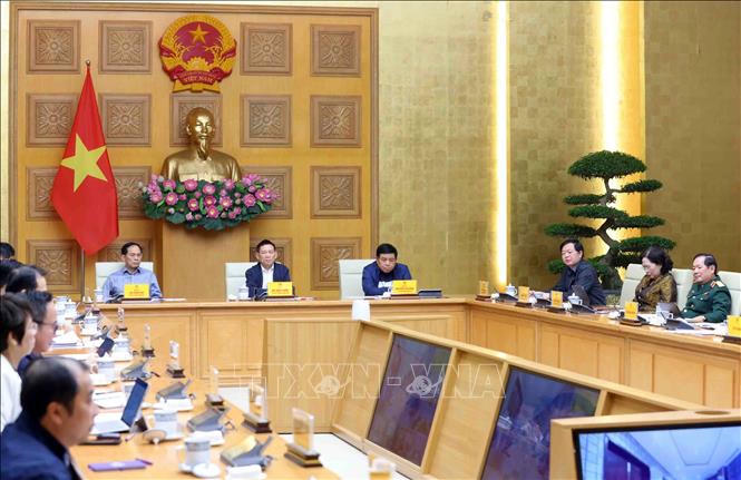 Các Phó Thủ tướng Chính phủ, lãnh đạo các bộ ngành, địa phương, cơ quan, Ban Chỉ đạo Phòng thủ dân sự Quốc gia tham dự cuộc họp tại điểm cầu trụ sở Chính phủ và các địa phương. Ảnh: Phạm Kiên/ TTXVN