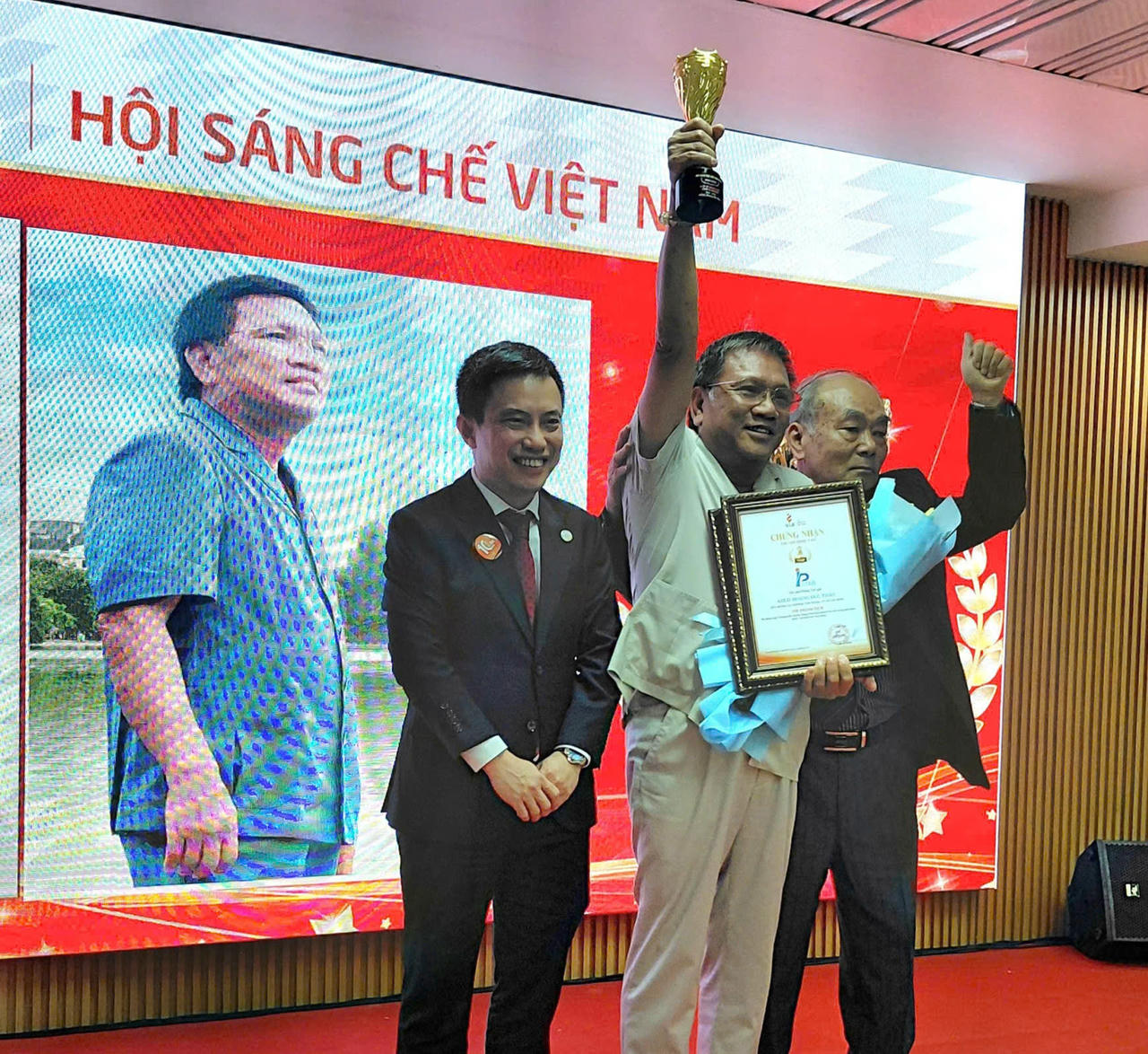 Anh hùng lao động được vinh danh 'Hiệp sĩ Sáng chế'