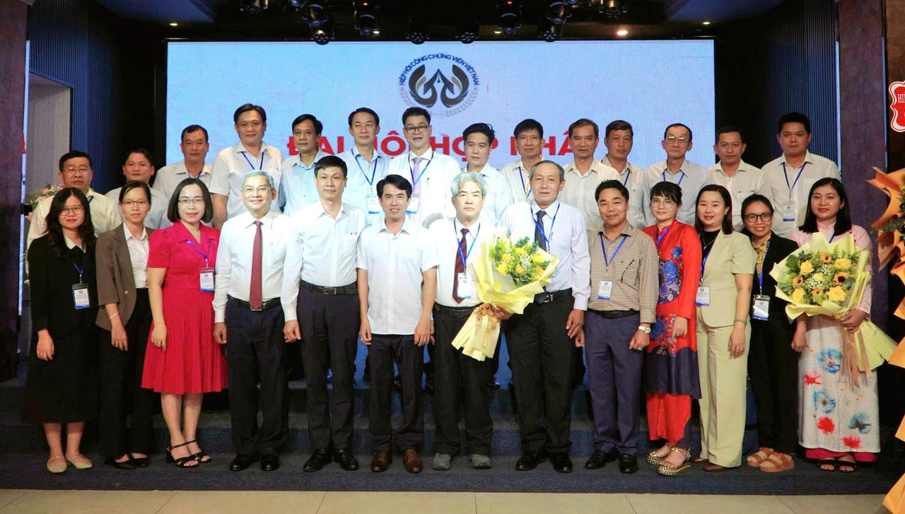 Đại biểu chụp ảnh lưu niệm tại Đại hội