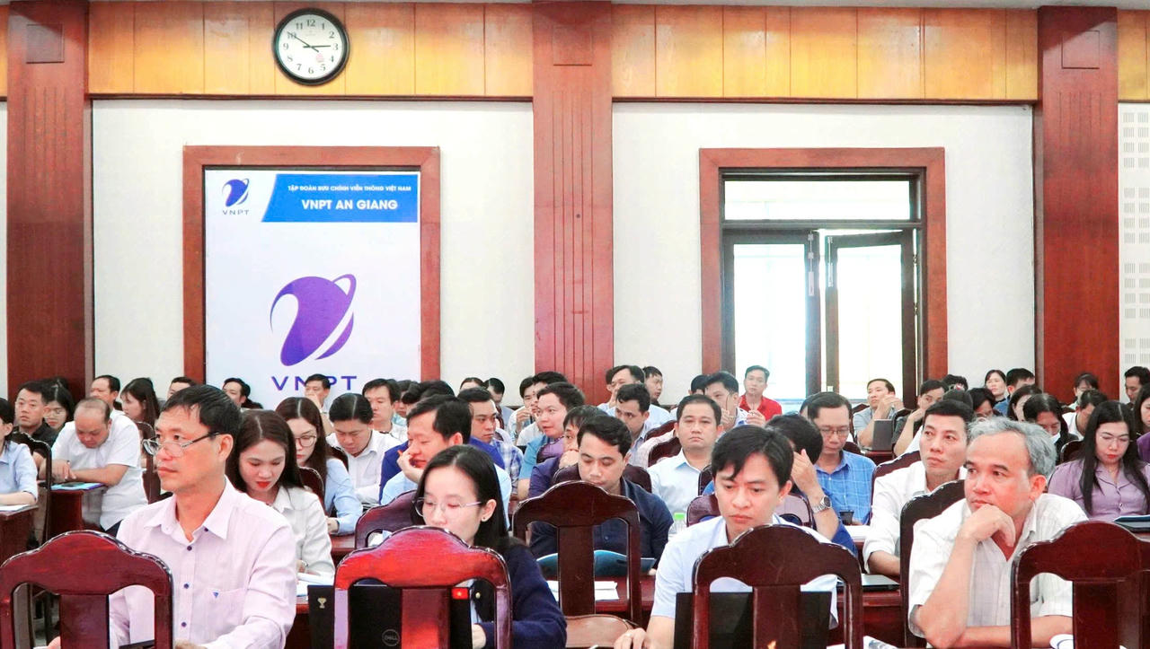 Quang cảnh lớp tập huấn