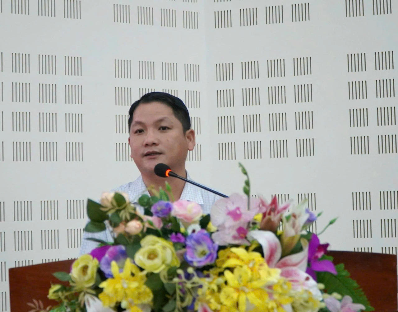 Ông Nguyễn Thành Khấm, Phó Trưởng phòng Hành chính và Bổ trợ tư pháp, Sở Tư pháp phát biểu tại lớp tập huấn.