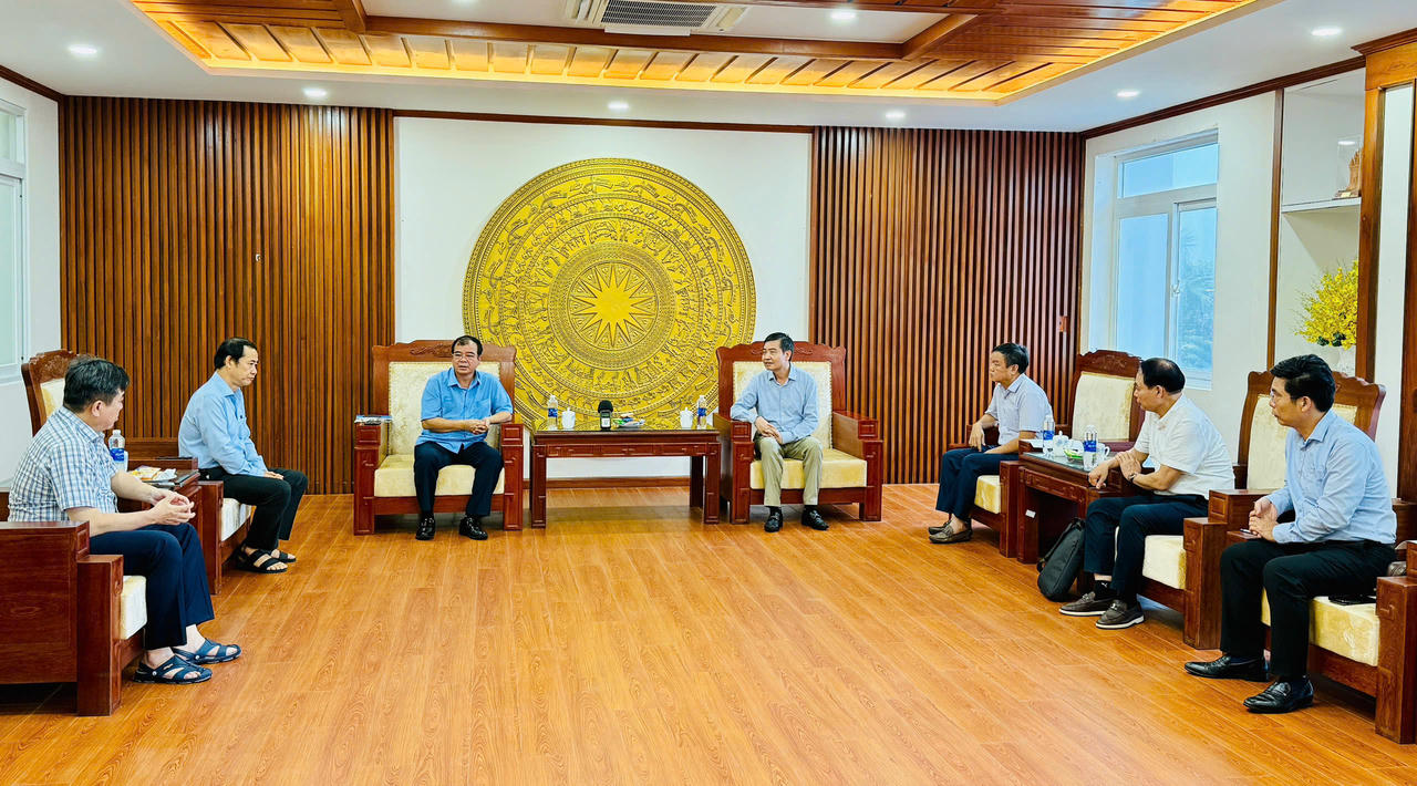 Tại buổi làm việc,&nbsp;Phó Chủ tịch UBND TP Hải Phòng Nguyễn Minh Hùng đề nghị các sở, ngành TP tổng hợp những khó khăn, đề xuất của tỉnh Đắk Lắk để xây dựng kế hoạch hỗ trợ theo từng lĩnh vực. 