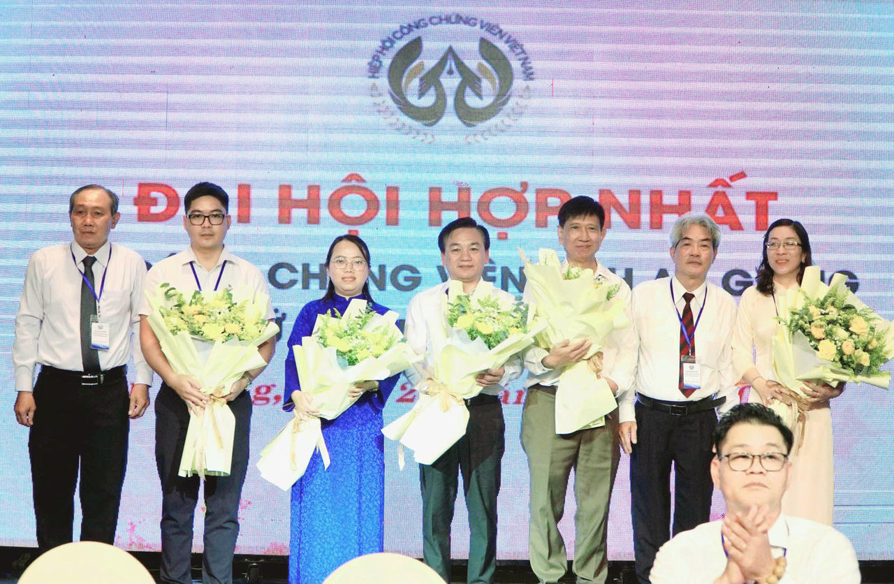 Ban Chấp hành khóa mới đã họp phiên thứ nhất để bầu Chủ tịch, Phó Chủ tịch Hội công chứng viên tỉnh An Giang.