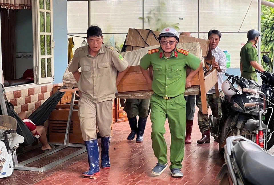 Các tỉnh miền Trung - Tây Nguyên tiếp tục ứng phó, khắc phục hậu quả mưa lũ