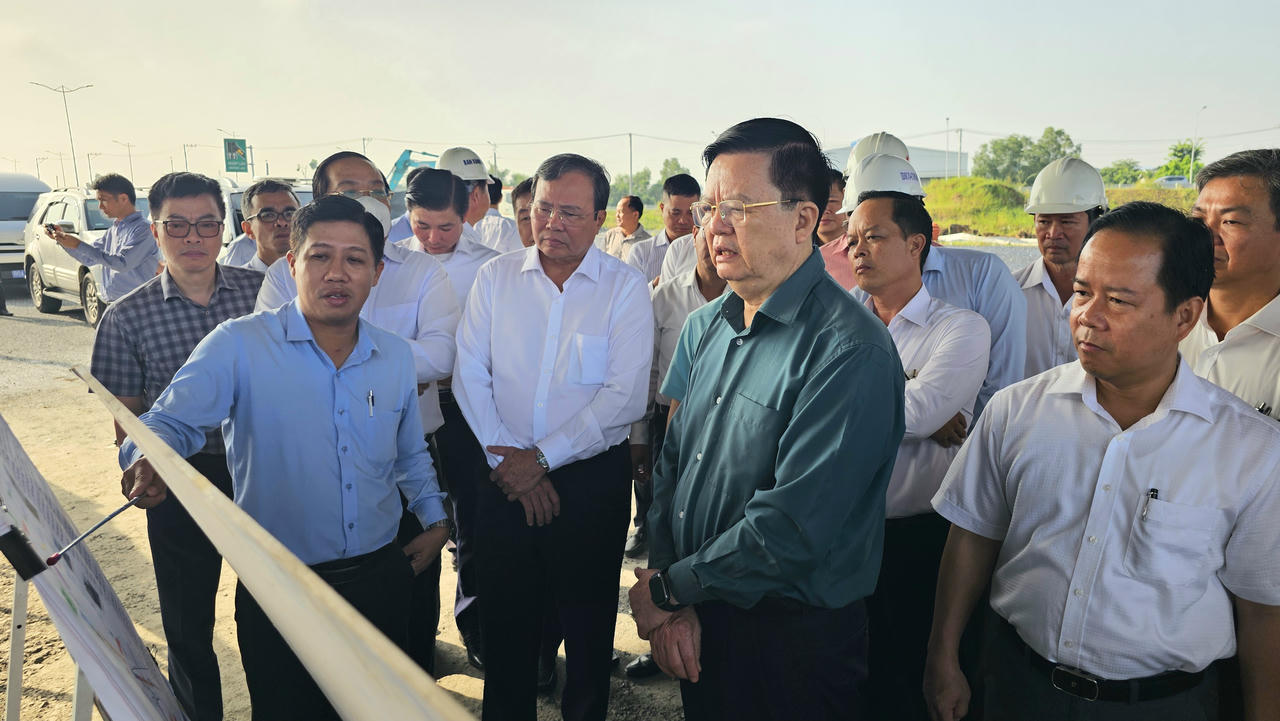 Phó Thủ tướng Mai Văn Chính thị sát tuyến Vành đai 3 đoạn qua Tây Ninh