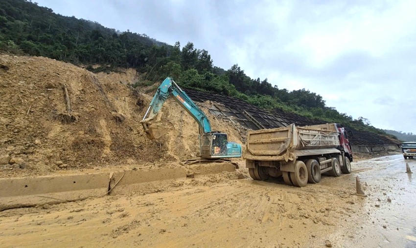 Tổ chức giao thông tạm thời trên cao tốc La Sơn - Hòa Liên