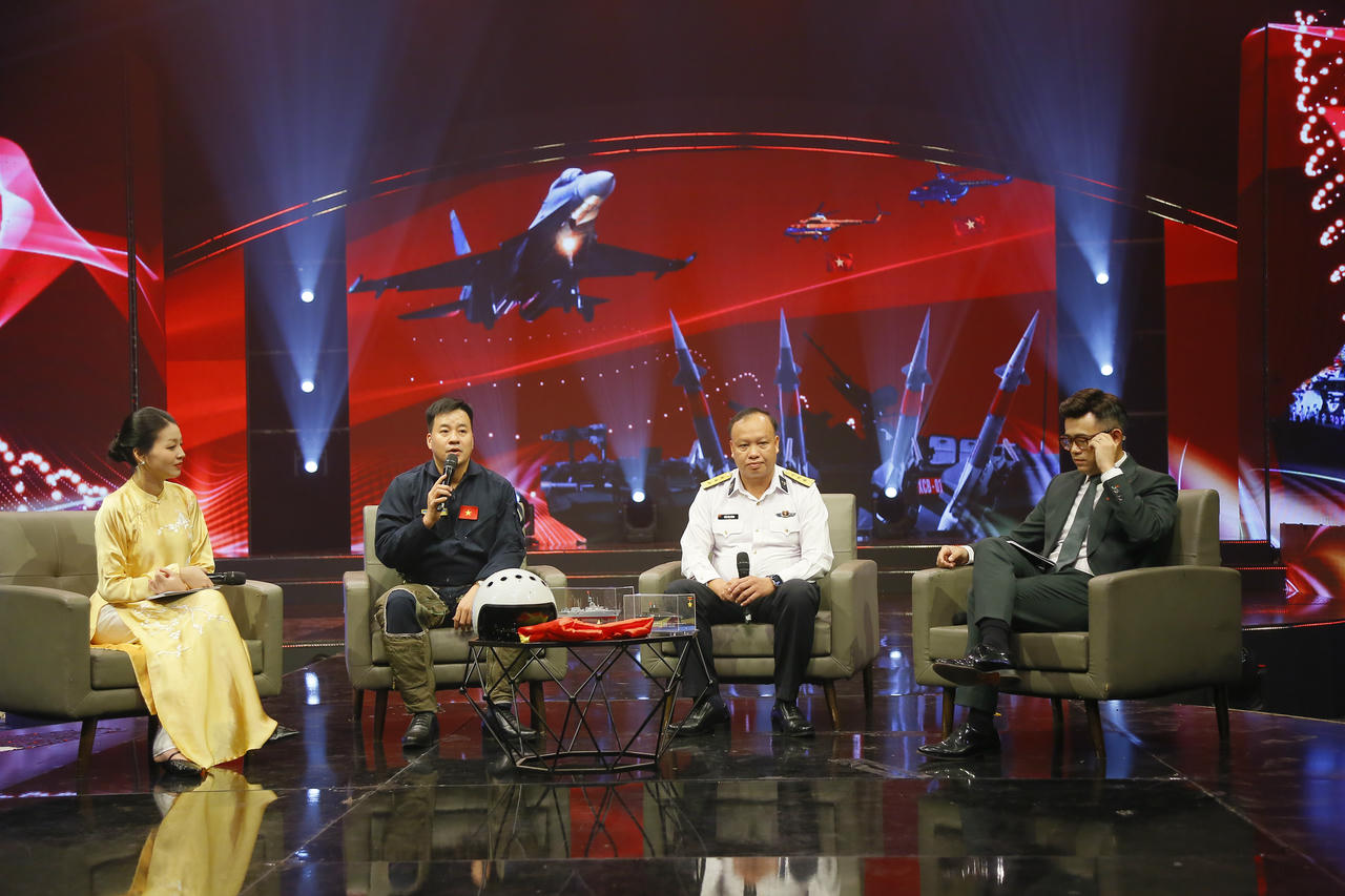 Phần giao lưu cùng Thượng tá Trần Văn Vương và Thượng tá Nguyễn Văn Hoàng.