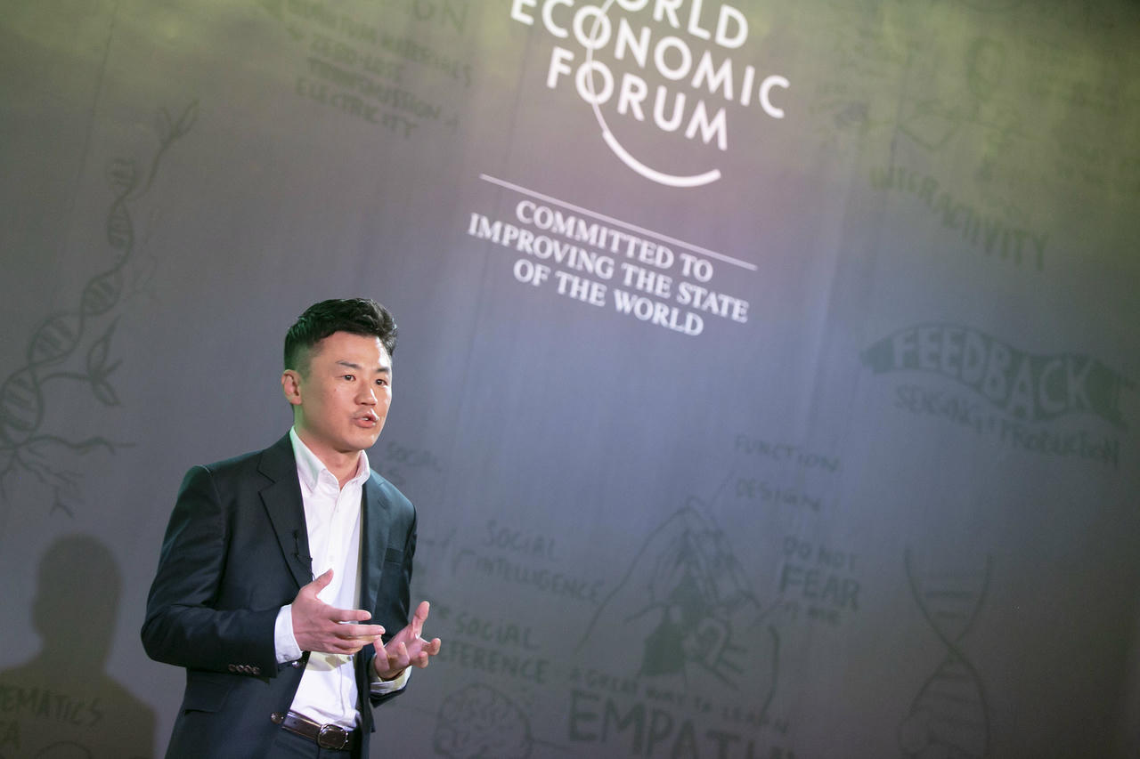 Trên sân khấu VinFuture, GS. Ho-Young Kim sẽ chia sẻ về triển vọng một thế hệ robot có khả năng thích ứng cao, bền bỉ và hiệu quả hơn. Ảnh: WEF  