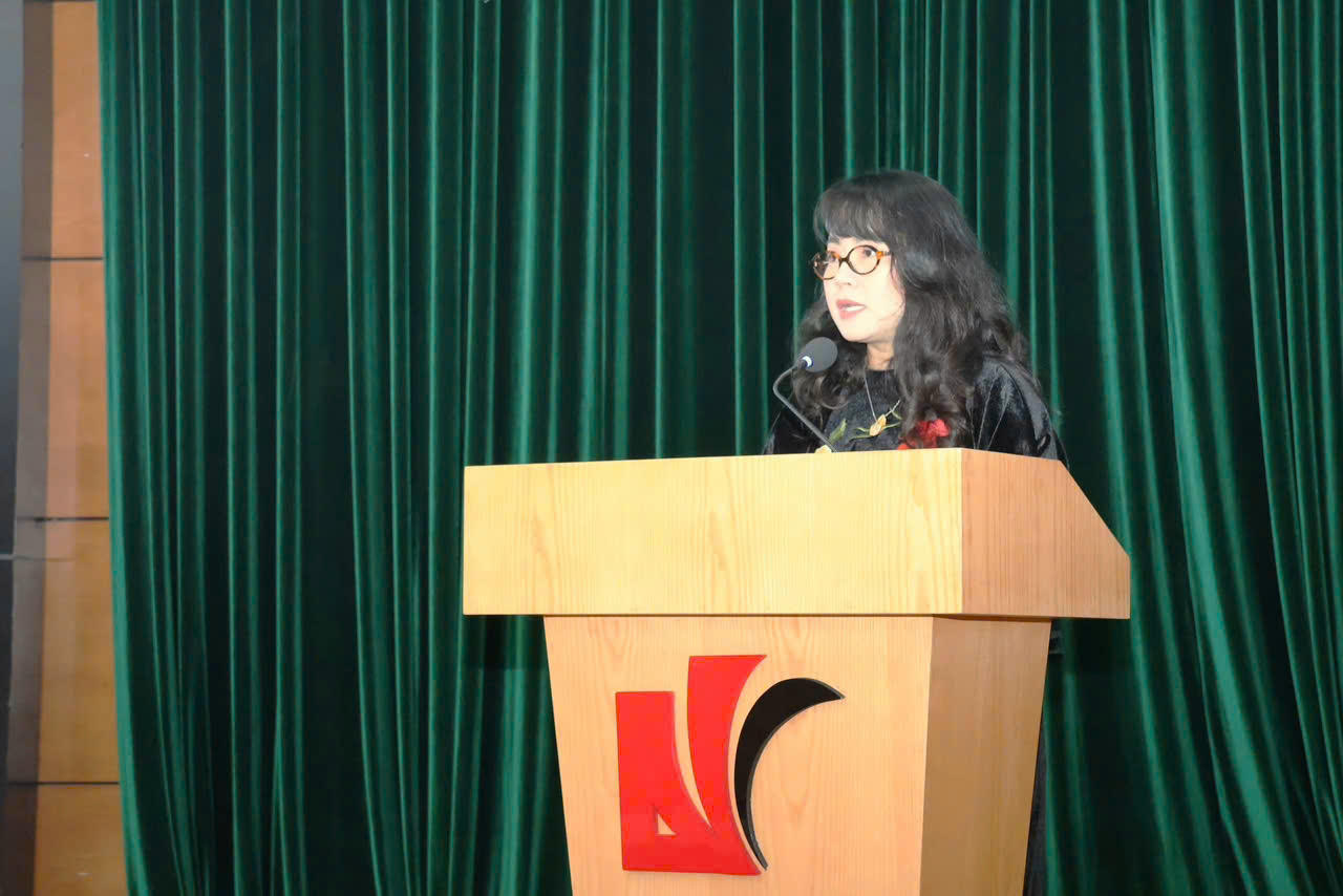 Chị Đào Phương Thuý đại diện học viên phát biểu gửi lời cảm ơn