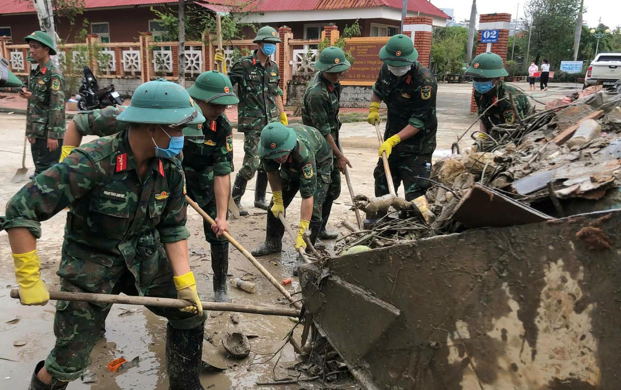 Lữ đoàn 368 hỗ trợ người dân Gia Lai ổn định sau mưa lũ