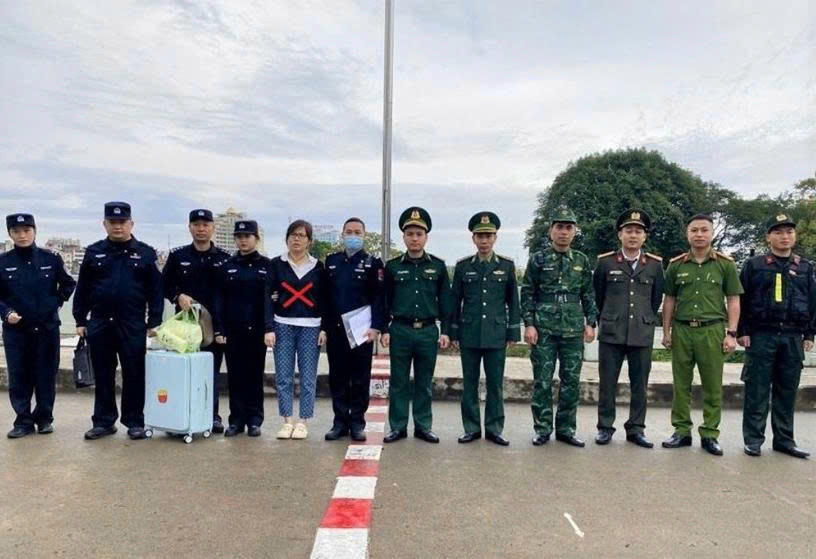 Quảng Ninh: Bàn giao đối tượng bị truy nã quốc tế cho Công an Trung Quốc