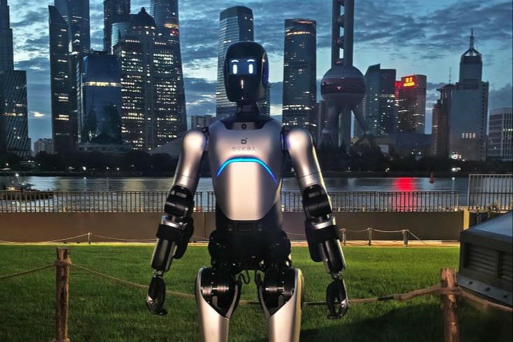 Robot hình người Trung Quốc lập kỷ lục Guinness với hành trình đi bộ liên tỉnh 106 km
