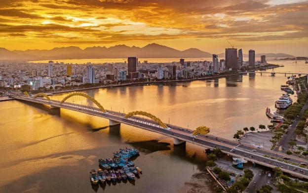 Đôi bờ sông Hàn đang thay đổi từng ngày với loạt dự án cao cấp. Ảnh: Shutterstock  