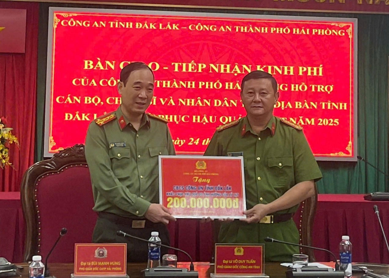 Công an Hải Phòng đồng hành cùng Công an Đắk Lắk khắc phục thiệt hại do mưa lũ