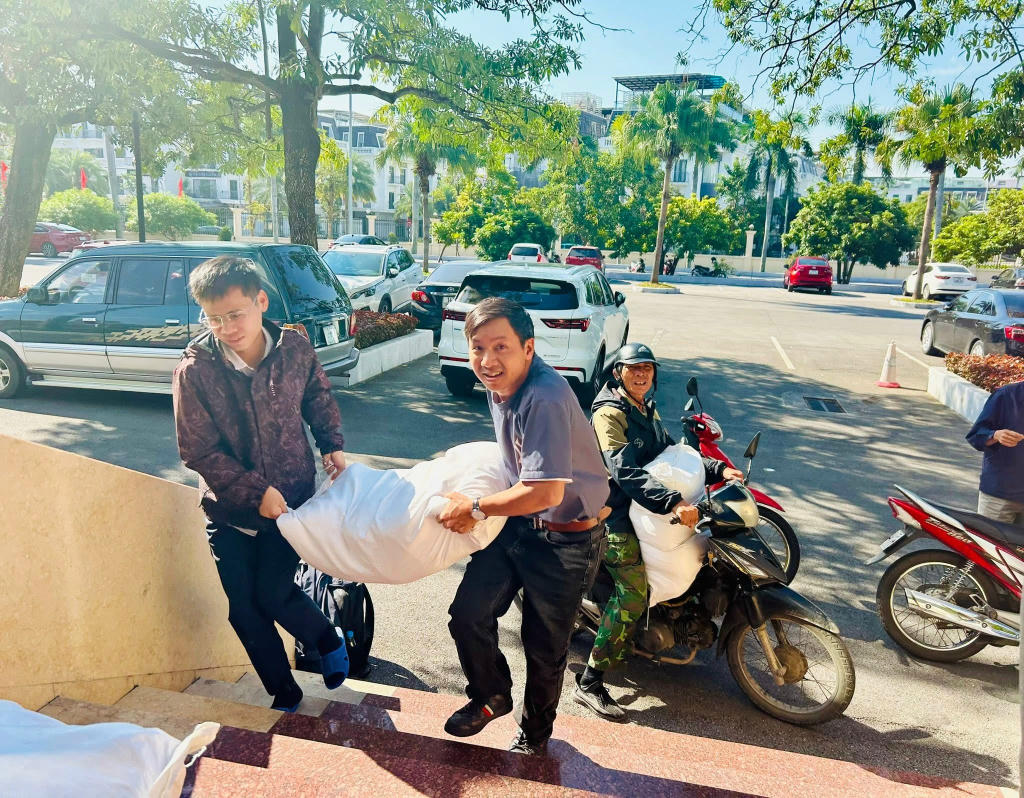 Dự kiến trong chiều 24/11, Quảng Ninh sẽ tiếp tục gửi thêm 45 tấn hàng cứu trợ, nâng tổng khối lượng lên gần 100 tấn.