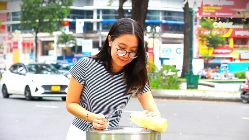 Người dân tiếp cận nước uống có vòi