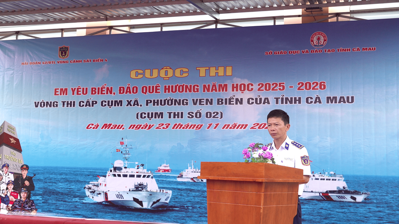 Thượng tá Vũ Đình Ngà, Phó Chính ủy Hải đoàn 42 phát biểu khai mạc Cuộc thi