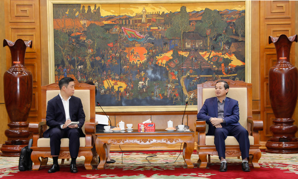 Ông Phạm Hoàng Sơn, Chủ tịch UBND tỉnh Bắc Ninh tiếp ông Kang Euisik, Phó Tổng Giám đốc, (Giám đốc Tài chính) Samsung Display Việt Nam.