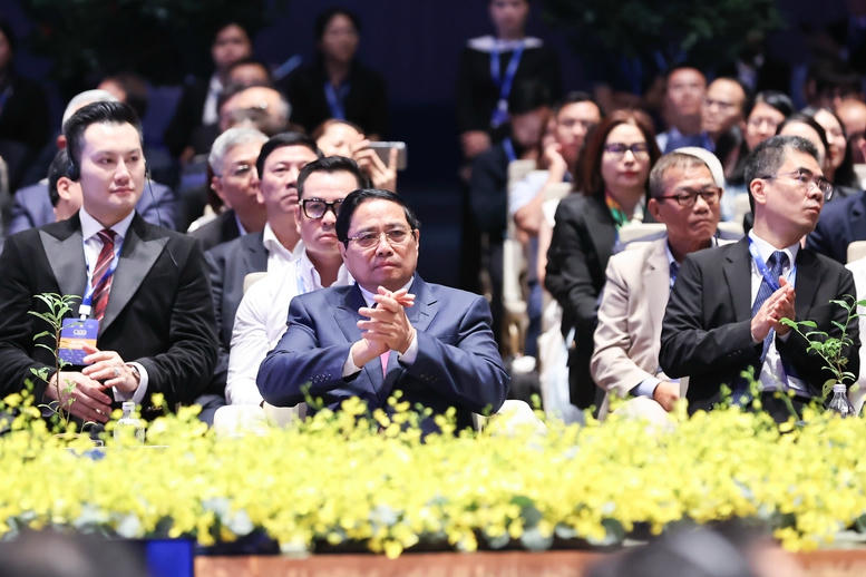 Thủ tướng Phạm Minh Chính chủ trì chương trình đối thoại "CEO 500 – Tea Connect" - Ảnh: VGP/Nhật Bắc