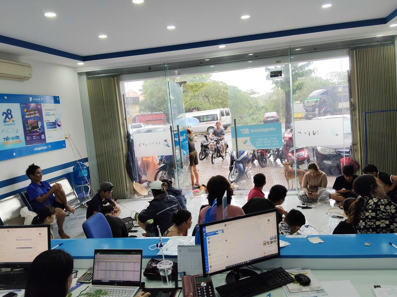 VinaPhone cấp tốc hỗ trợ liên lạc, chung tay cùng miền Trung – Tây Nguyên vượt lũ