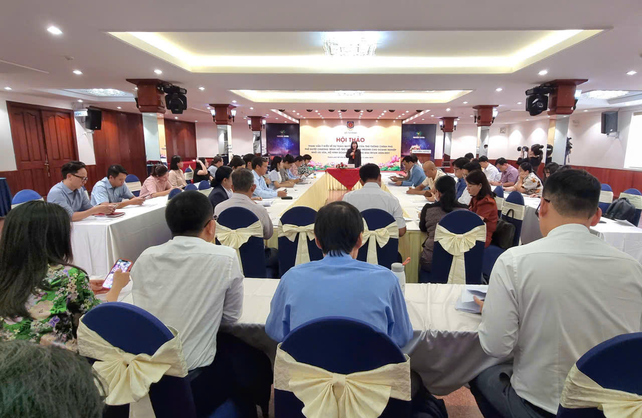 Hội thảo thu hút đông đảo các doanh nghiệp vừa và nhỏ, đại diện các hợp tác xã... quan tâm tham gia