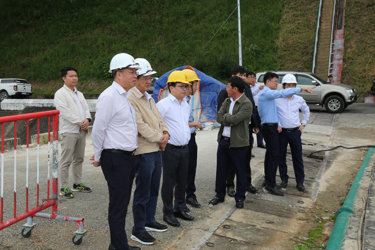 Lãnh đạo Bộ Công Thương kiểm tra thực tế, đánh giá mức độ an toàn các hồ chứa thuỷ điện ở Lâm Đồng.